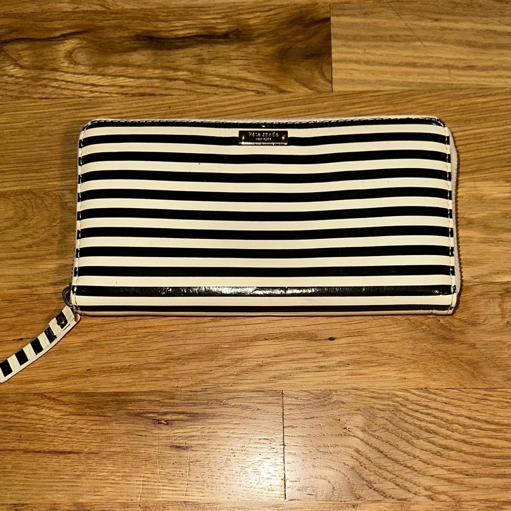 Kate Spade New York Black and White Striped Patent Zip Wallet